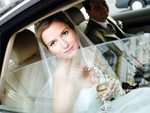 Bride in wedding car (Image)